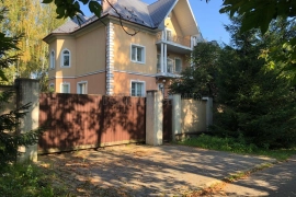 Коттедж 577 м² на участке 21 сот.